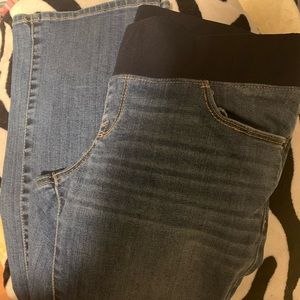Maternity jeans with elastic waistband